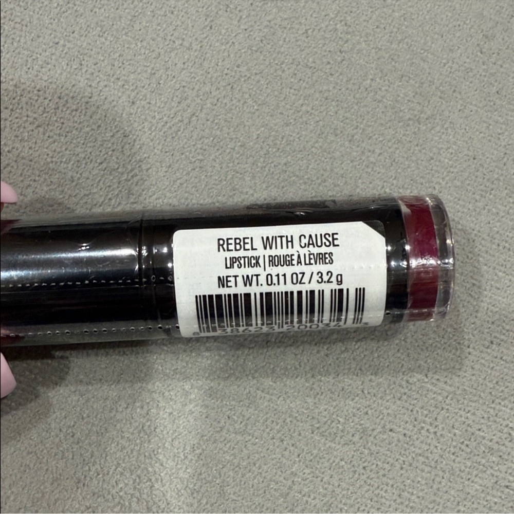 Makeup Revolution Lipstick – Rebel With Cause
💄 Bold. Confident. Unapologetic. - Picture 2 of 3